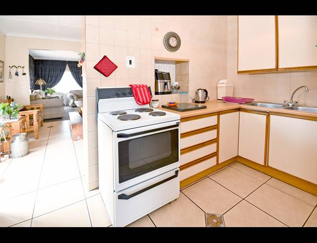 5 BEDROOM HOUSE FOR SALE IN CROSBY